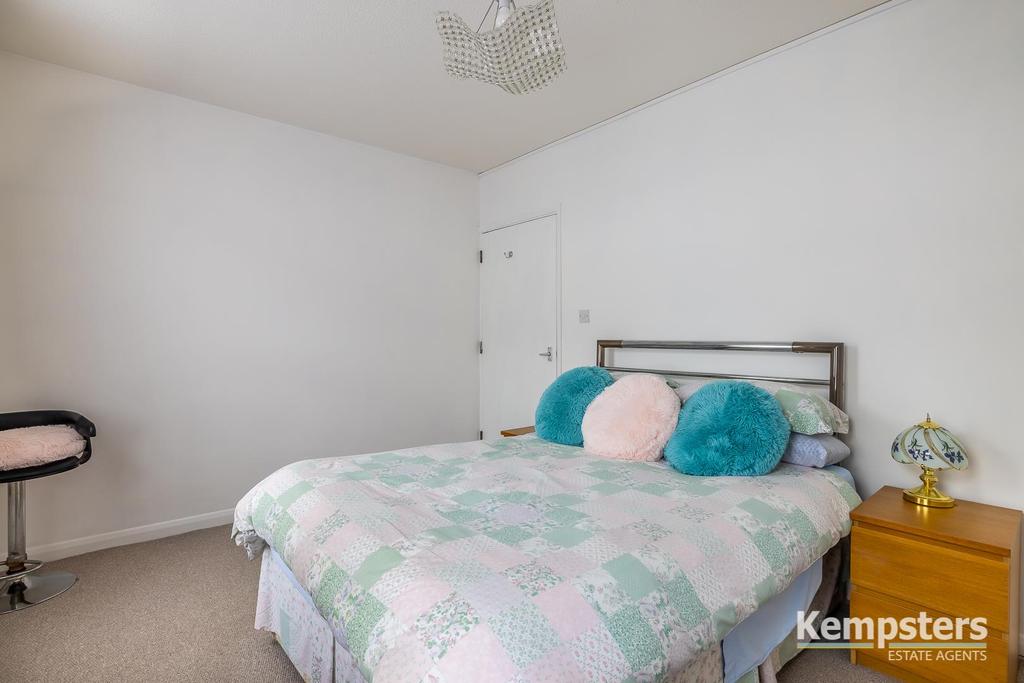 Bedroom  4th.jpg
