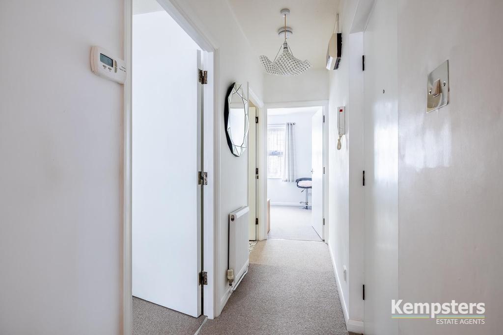 Hallway 1.jpg