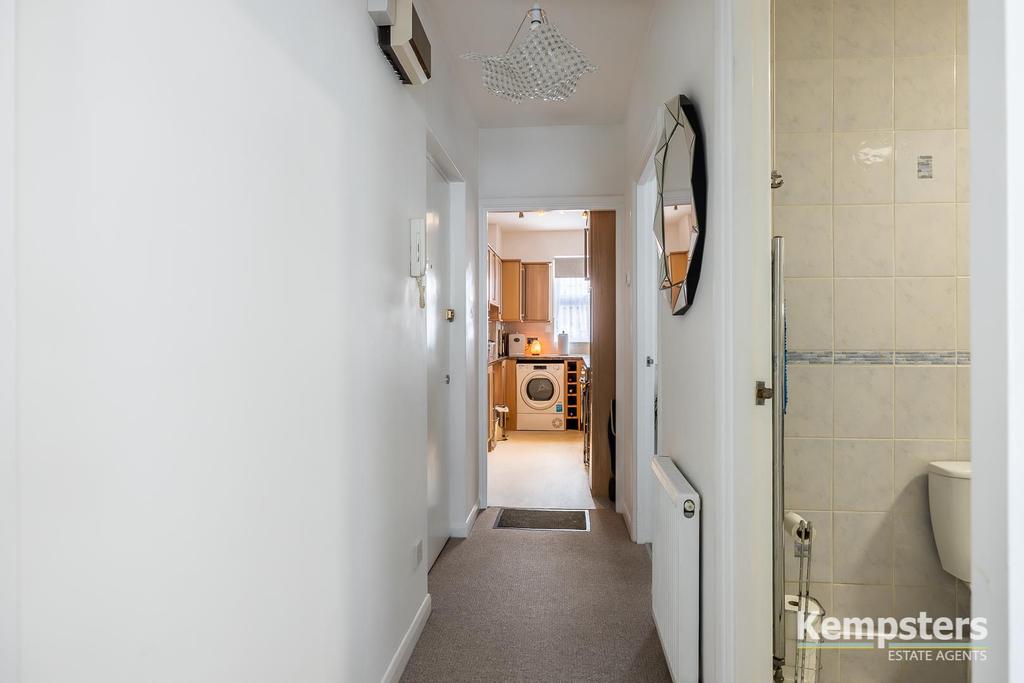 Hallway 2.jpg