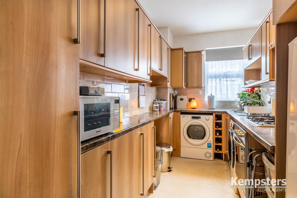 Kitchen 1.jpg