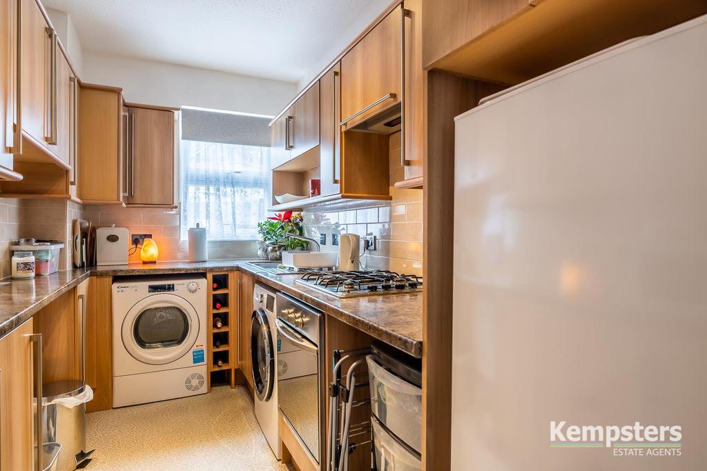 Kitchen 2.jpg