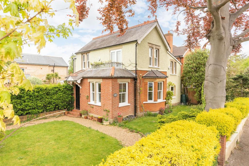Molesey Park Road, West Molesey 4 bed detached house £1,150,000