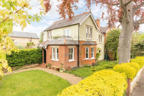 75 Molesey Park Road, West Molesey, KT8 2JZ