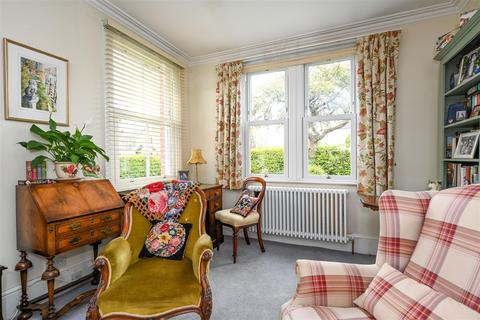 75 Molesey Park Road, West Molesey, KT8 2JZ