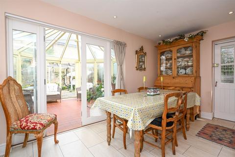 75 Molesey Park Road, West Molesey, KT8 2JZ