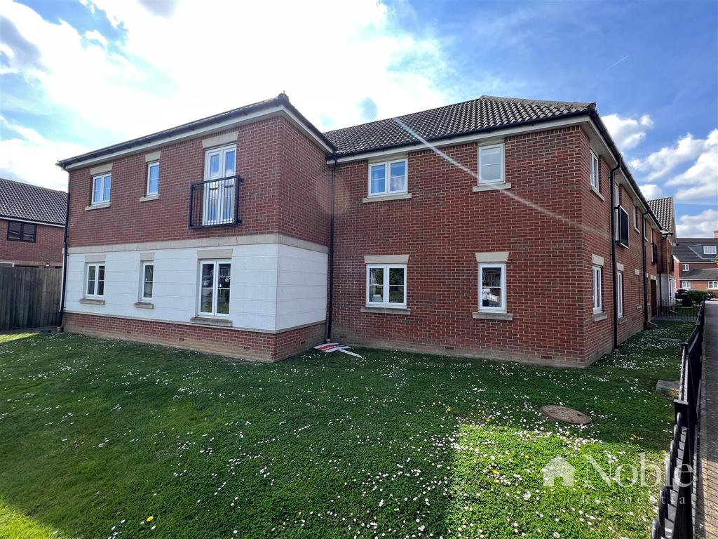 School Avenue, Laindon 2 bed apartment for sale £220,000