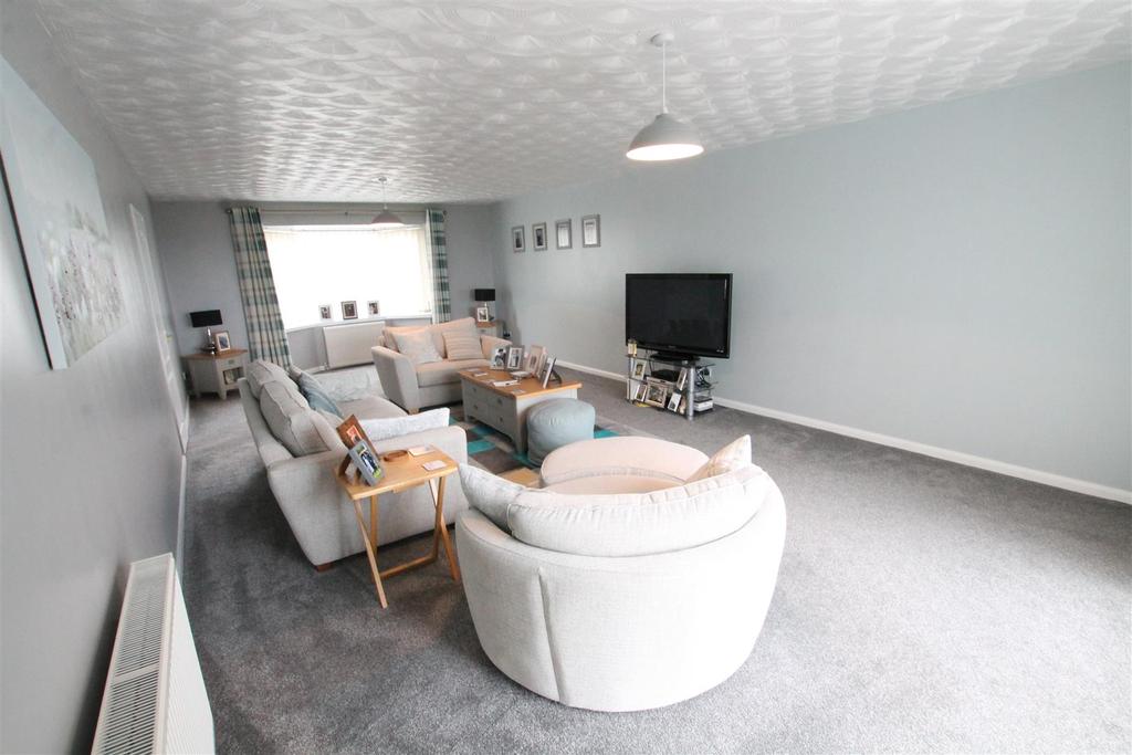 Front Street, Sunniside, Auckland 4 bed detached house £280,000