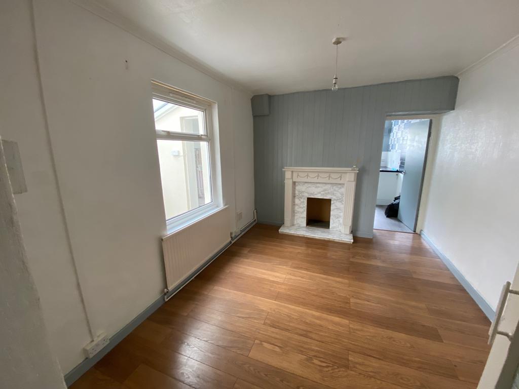 Saron Road, Bynea, Llanelli 3 bed semidetached house £700 pcm (£162 pw)