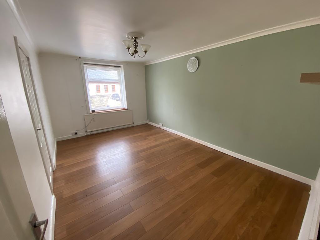 Saron Road, Bynea, Llanelli 3 bed semidetached house £700 pcm (£162 pw)