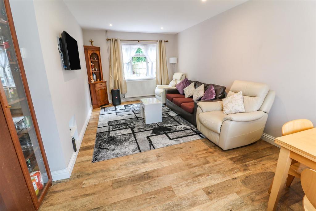 Rectory Wood, Harlow 3 bed terraced house £325,000
