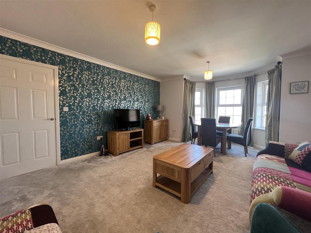Lounge/dining room