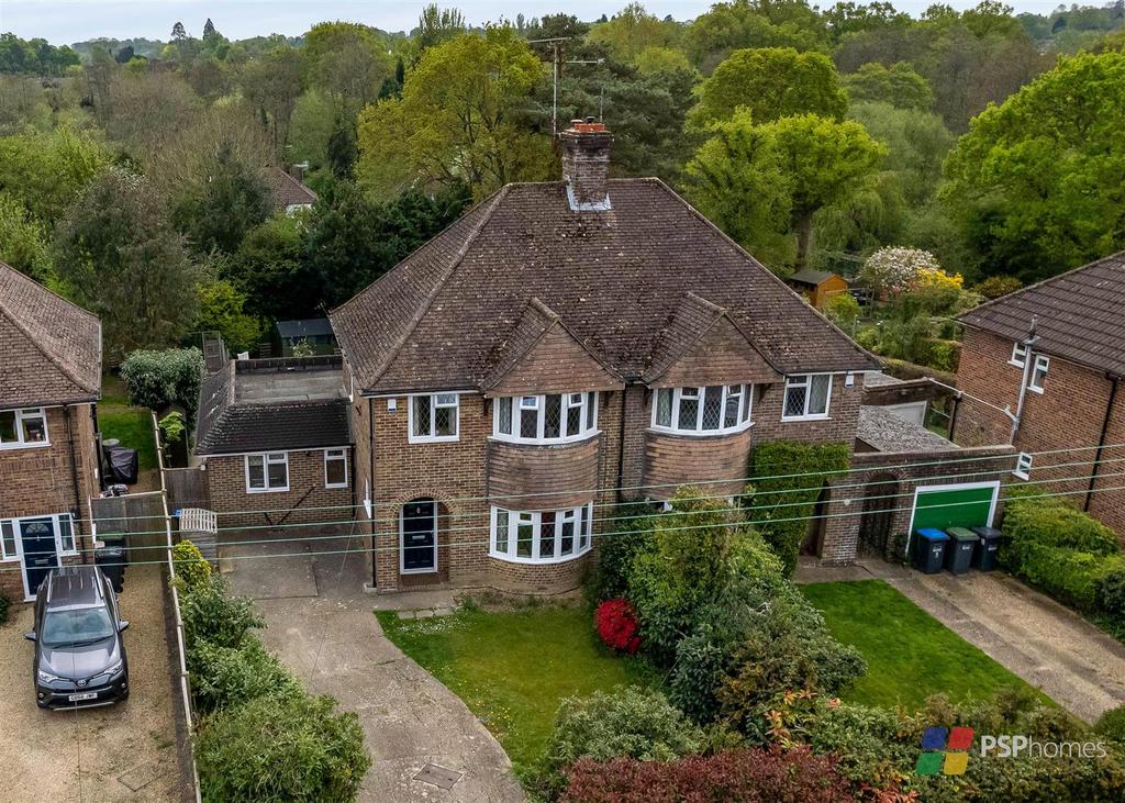 Backwoods Lane, Lindfield 3 bed semidetached house for sale £700,000