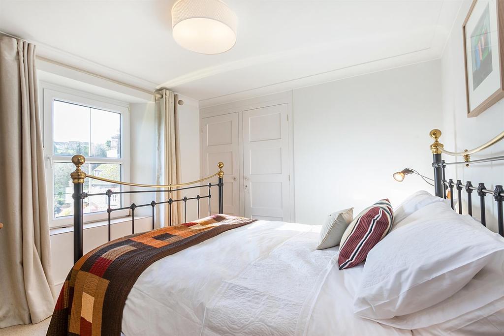 Bed 2.jpg