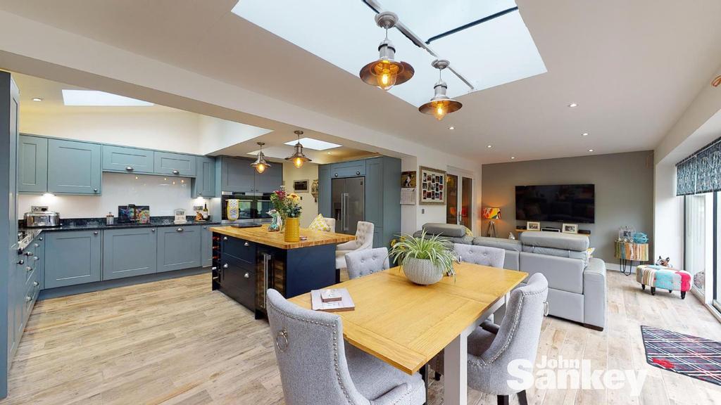 Bancroft Lane, Mansfield 3 bed detached house £300,000