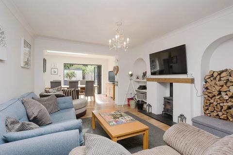 26 Foxlake Road, Byfleet, West Byfleet, KT14 7PW