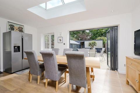 26 Foxlake Road, Byfleet, West Byfleet, KT14 7PW