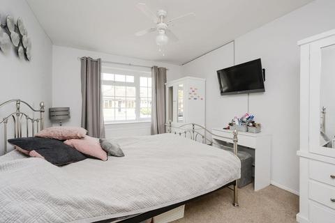 26 Foxlake Road, Byfleet, West Byfleet, KT14 7PW