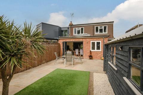 26 Foxlake Road, Byfleet, West Byfleet, KT14 7PW