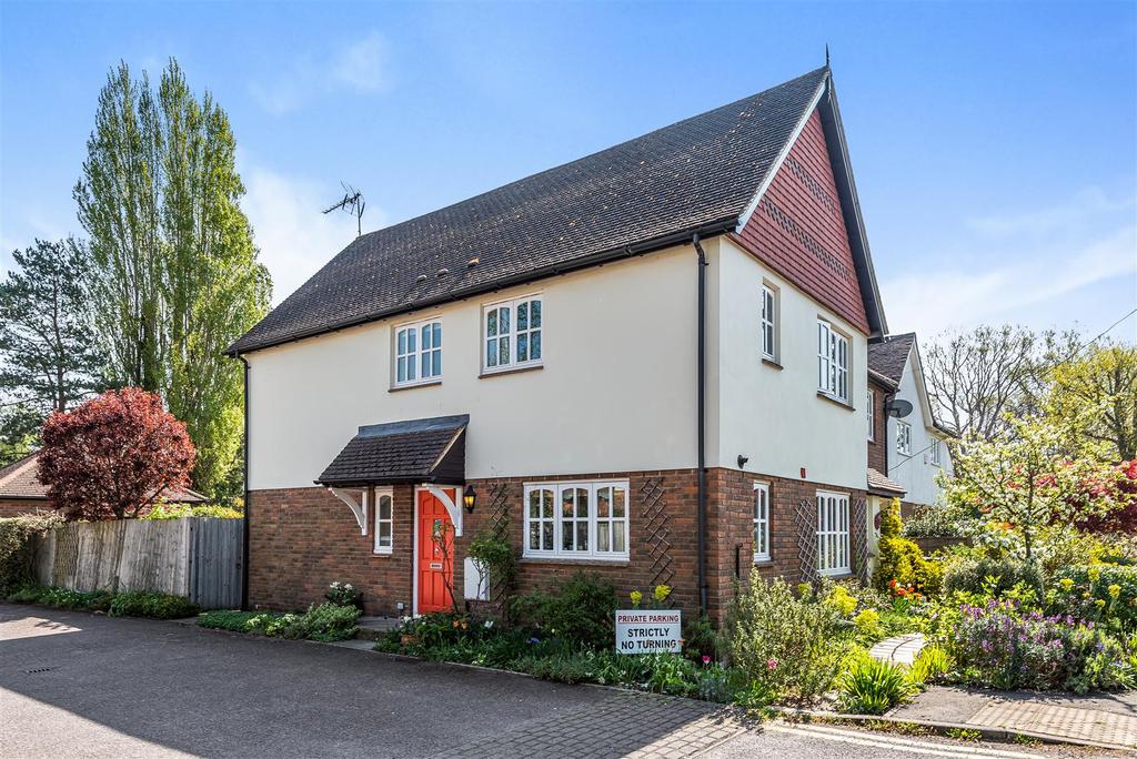 Glaziers Lane, Normandy, Guildford 4 bed house £525,000