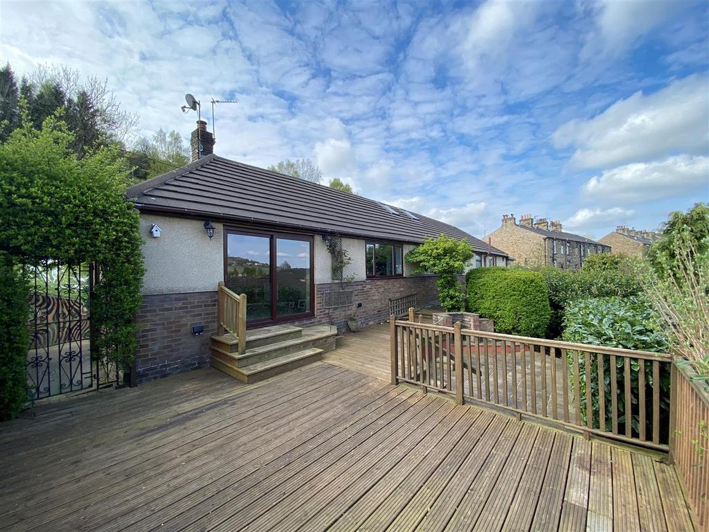 Buxton Road, New Mills 3 bed detached bungalow £369,950
