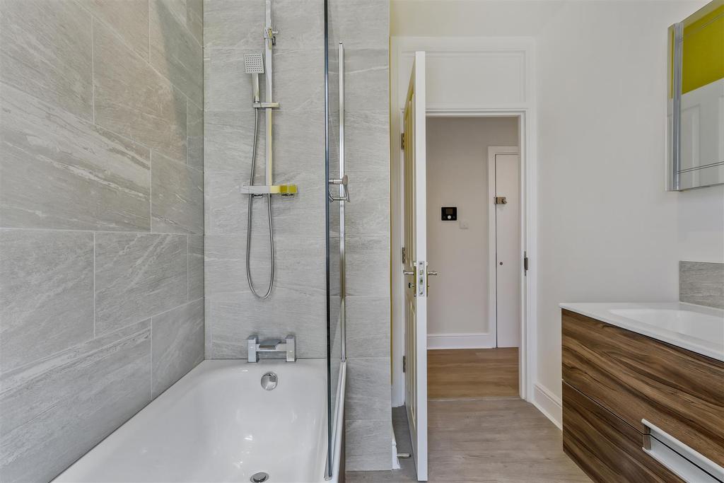 FLAT 3 Pentagon House, 16 Mill Lane, SM5 7.jpg