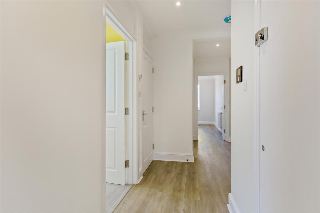FLAT 3 Pentagon House, 16 Mill Lane, SM5 12.jpg