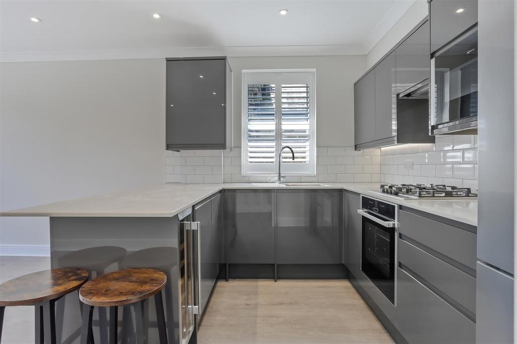 FLAT 3 Pentagon House, 16 Mill Lane, SM5 13.jpg