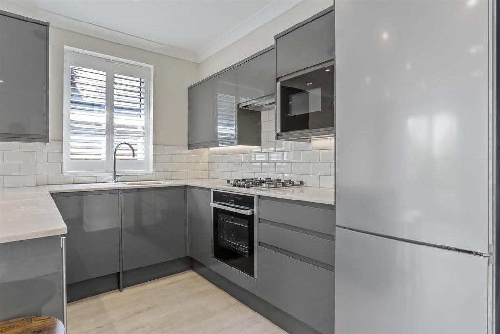 FLAT 3 Pentagon House, 16 Mill Lane, SM5 11.jpg