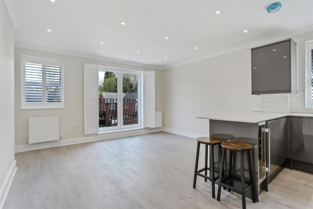 FLAT 3 Pentagon House, 16 Mill Lane, SM5 17.jpg