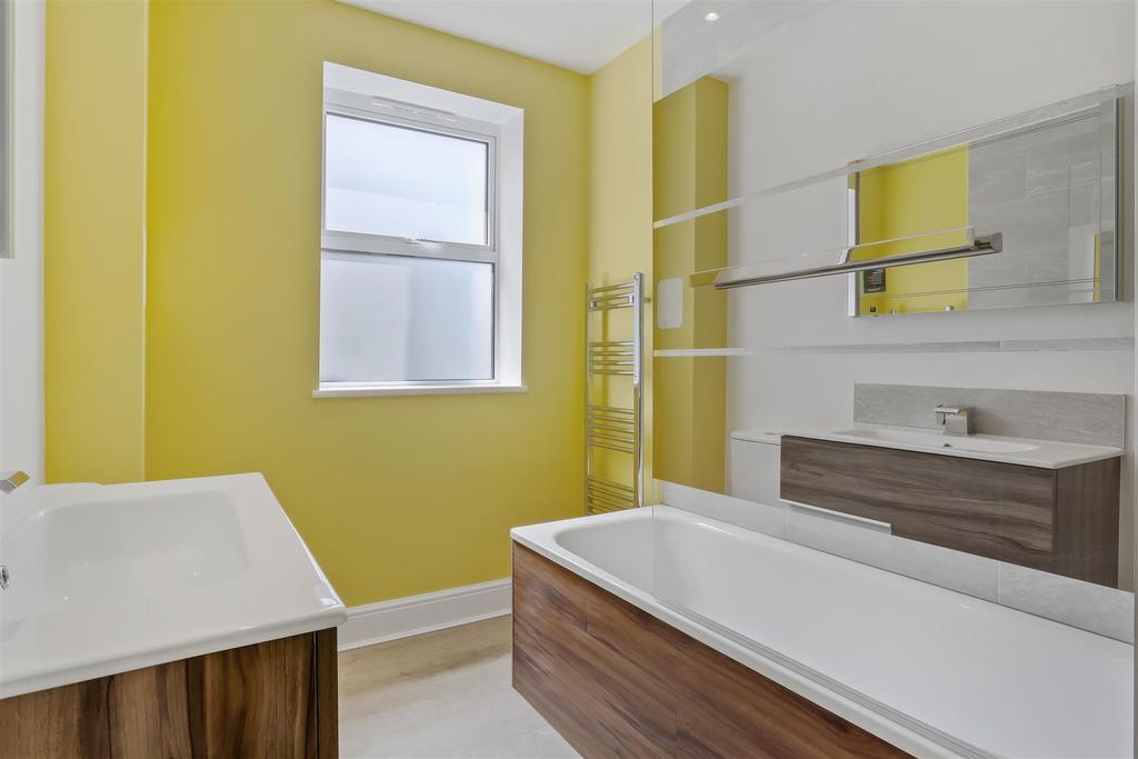 FLAT 3 Pentagon House, 16 Mill Lane, SM5 10.jpg