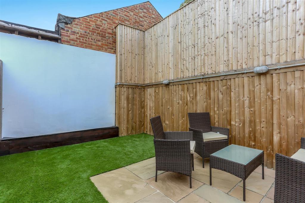 FLAT 3 Pentagon House, 16 Mill Lane, SM5 2.jpg
