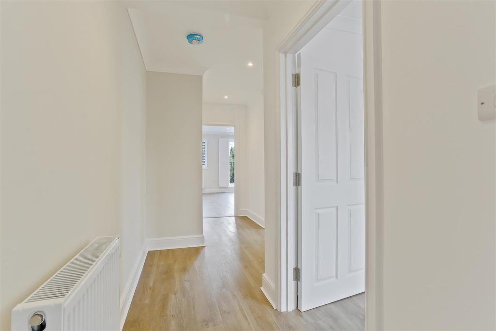 FLAT 3 Pentagon House, 16 Mill Lane, SM5 3.jpg
