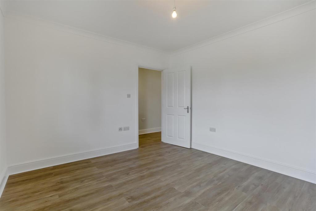 FLAT 3 Pentagon House, 16 Mill Lane, SM5 6.jpg