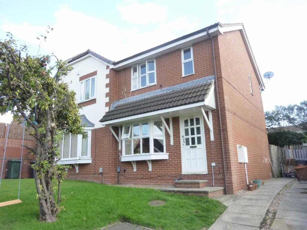 Maizebrook, Dewsbury 3 bed semidetached house £750 pcm (£173 pw)