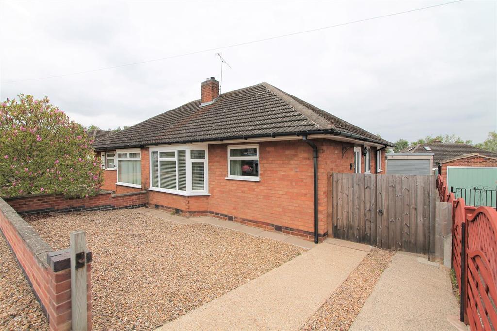 Seagrave Drive, Oadby, Leicester LE2 2 bed semidetached bungalow £