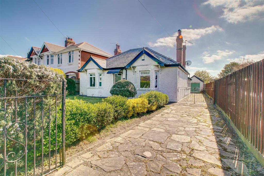 Colcot Road, Barry 3 bed detached bungalow for sale £250,000