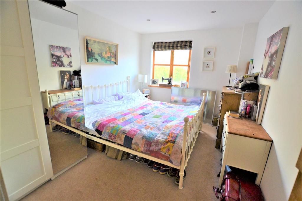Bed 1.jpg