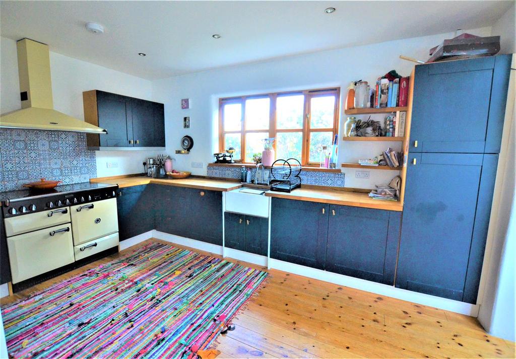 Kitchen 2.jpg