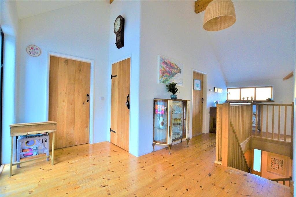 Hallway 4.jpg