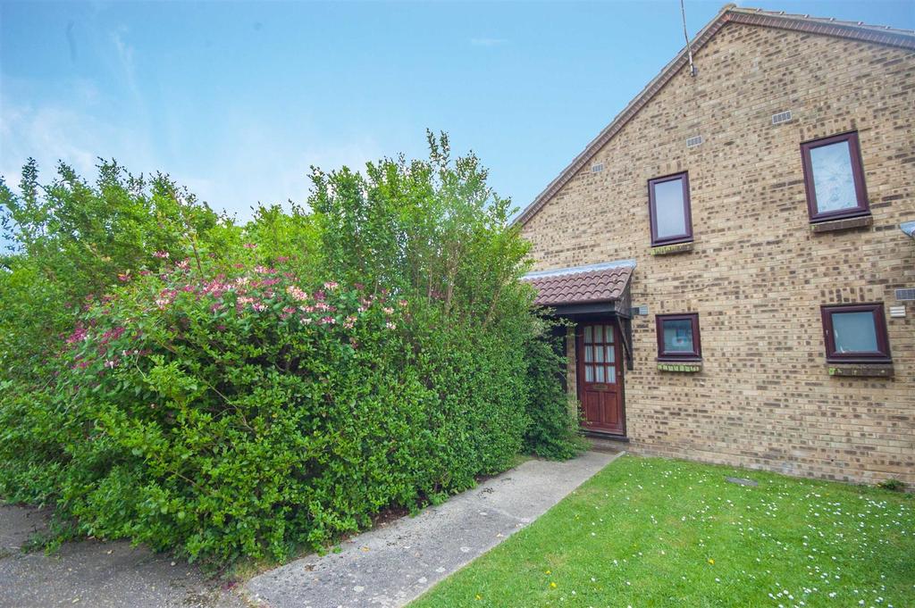 Beardsley Drive, Springfield, Chelmsford 1 bed end of terrace house £240,000