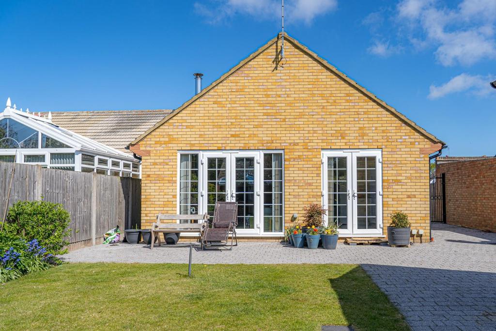 Cherry Gardens, Herne Bay 2 bed detached bungalow £475,000
