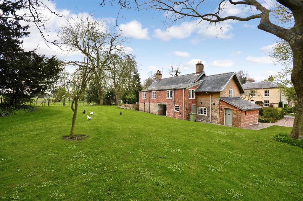 Hackthorn, Lincoln 3 bed detached house £1,200 pcm (£277 pw)