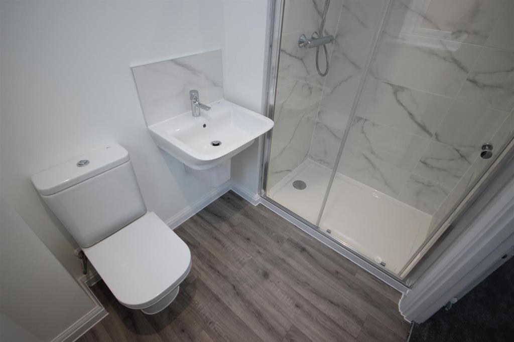 Ensuite.JPG