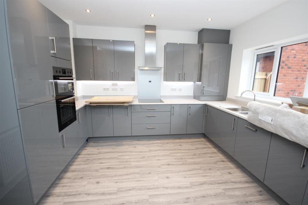 Kitchen 4.JPG