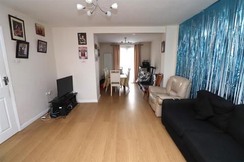 20 Acorn Grove, Ruislip, HA4 6PL
