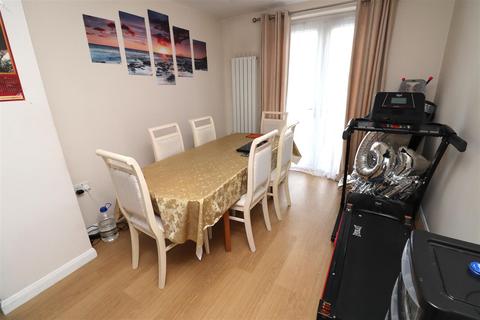 20 Acorn Grove, Ruislip, HA4 6PL