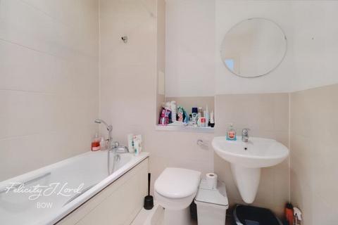 2 bedroom flat to rent, Angel Way, London