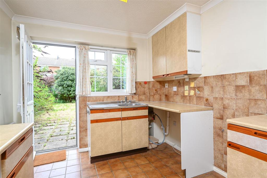 Lindley Road, WaltonOnThames 3 bed semidetached house £539,950