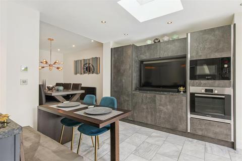 7 East Court, Wembley, HA0 3QJ