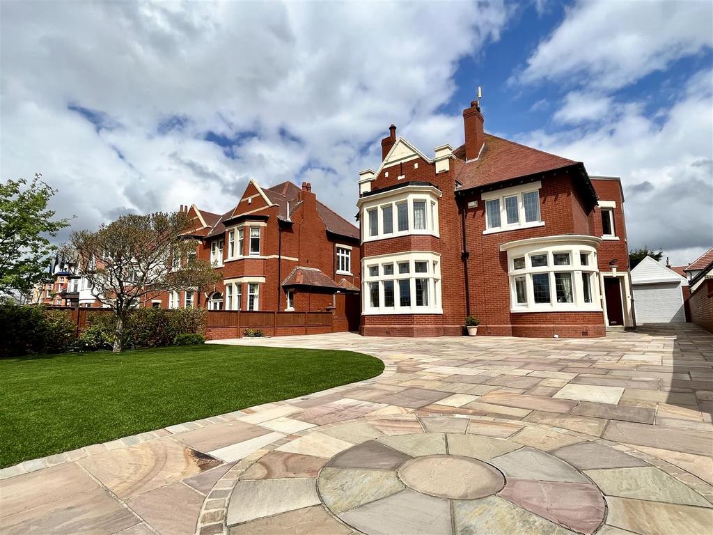Clifton Drive South, Lytham St Annes 5 bed detached house for sale £